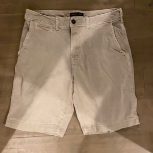 American Eagle classic khaki shorts in a size 32